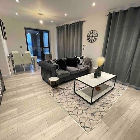 Stylish And Cosy 2 Bedroom Flat In 크로이던 외부 사진