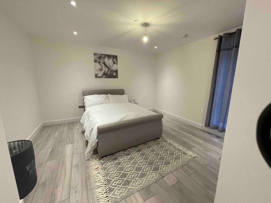 Stylish And Cosy 2 Bedroom Flat In 크로이던 외부 사진