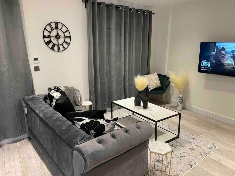Stylish And Cosy 2 Bedroom Flat In 크로이던 외부 사진