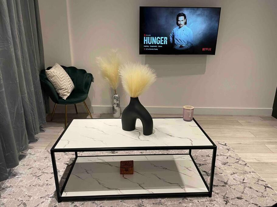 Stylish And Cosy 2 Bedroom Flat In 크로이던 외부 사진