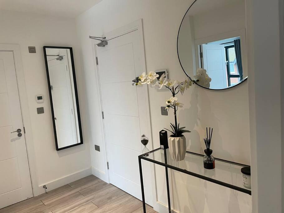 Stylish And Cosy 2 Bedroom Flat In 크로이던 외부 사진