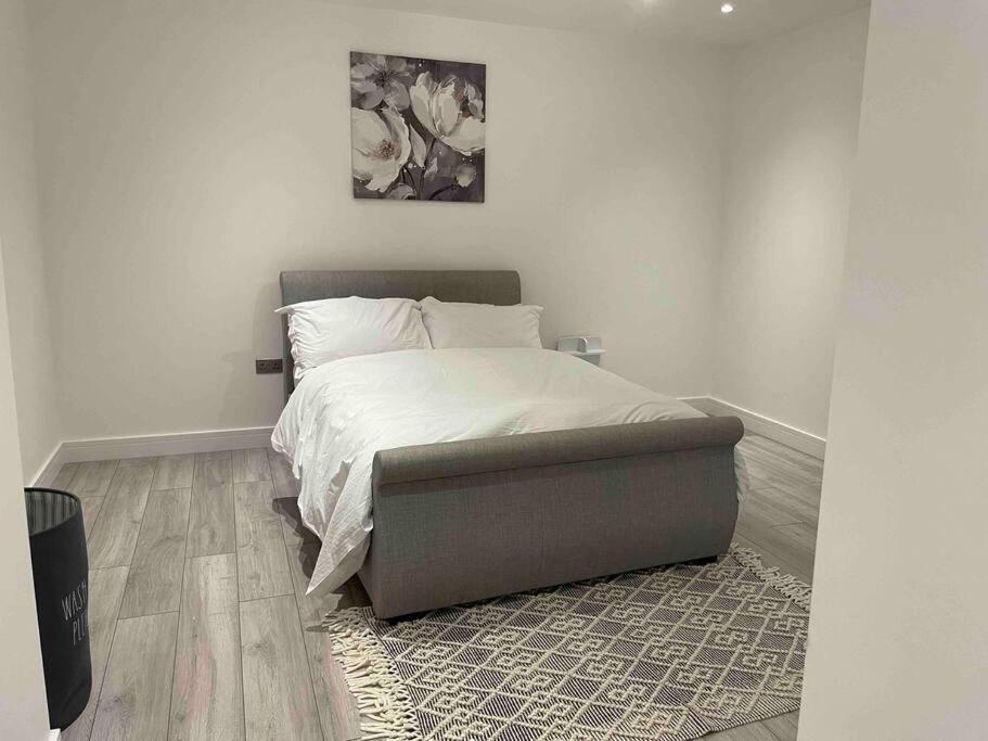 Stylish And Cosy 2 Bedroom Flat In 크로이던 외부 사진
