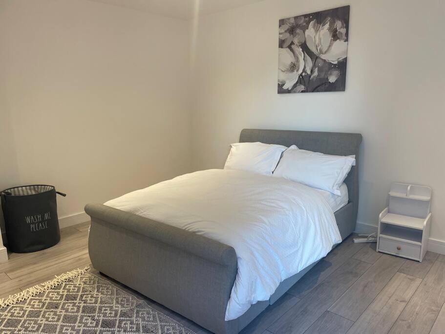 Stylish And Cosy 2 Bedroom Flat In 크로이던 외부 사진