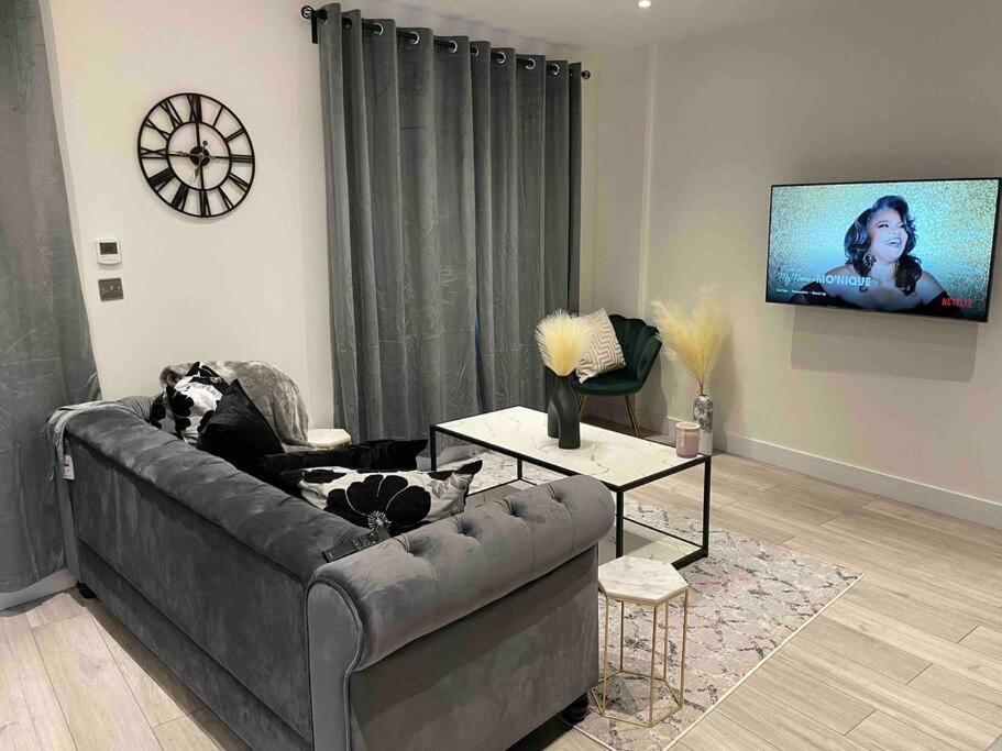 Stylish And Cosy 2 Bedroom Flat In 크로이던 외부 사진