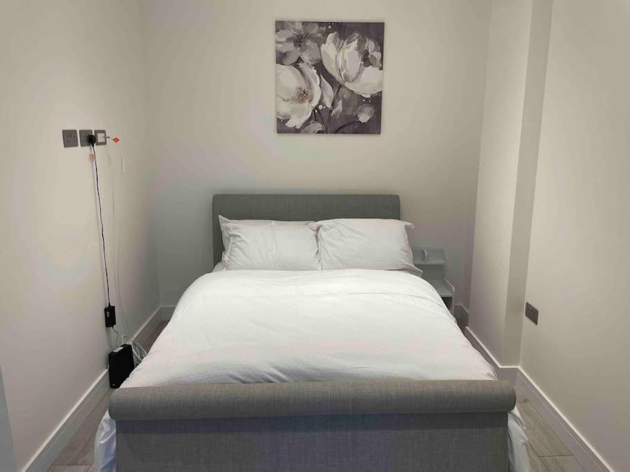 Stylish And Cosy 2 Bedroom Flat In 크로이던 외부 사진