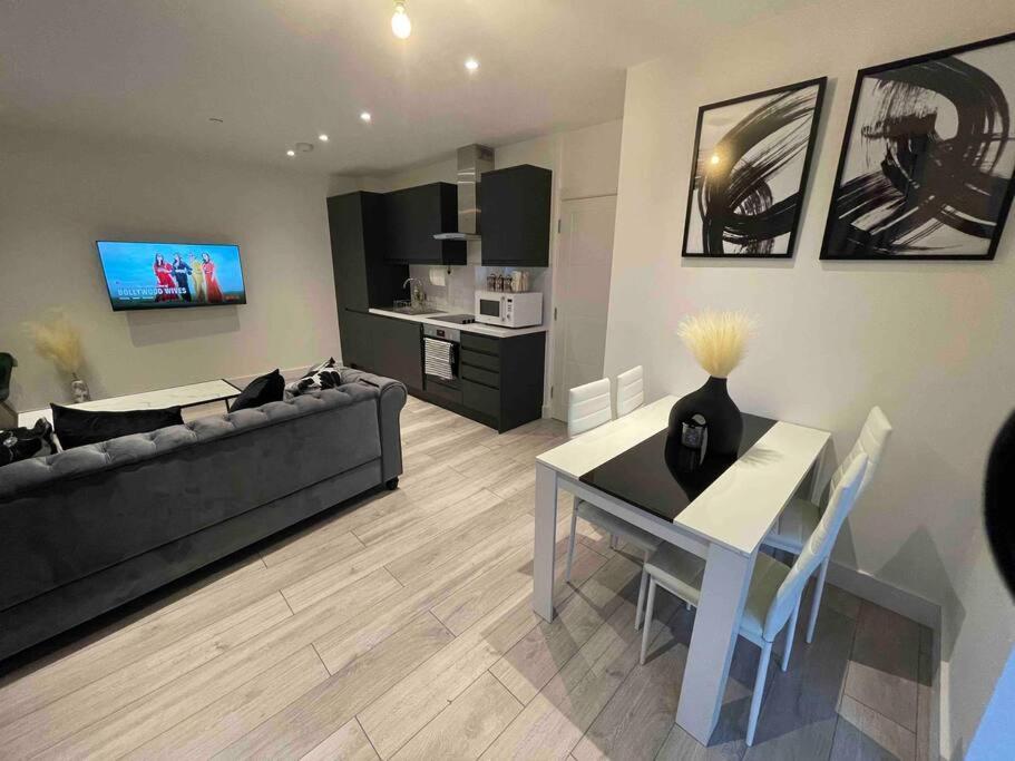 Stylish And Cosy 2 Bedroom Flat In 크로이던 외부 사진