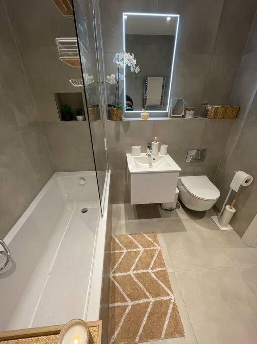 Stylish And Cosy 2 Bedroom Flat In 크로이던 외부 사진