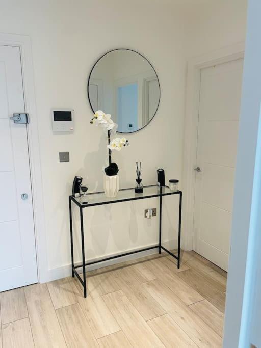 Stylish And Cosy 2 Bedroom Flat In 크로이던 외부 사진