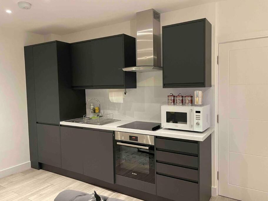 Stylish And Cosy 2 Bedroom Flat In 크로이던 외부 사진