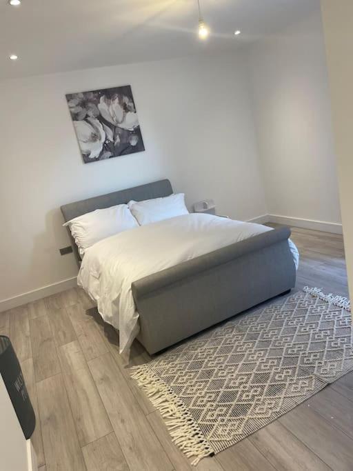 Stylish And Cosy 2 Bedroom Flat In 크로이던 외부 사진